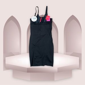 NWT SPANX
Women's SmartGrip Open-Bust Full Slip
